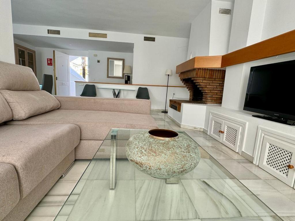 Apartamentos Naranjos Del Sol 马尔韦利亚 外观 照片