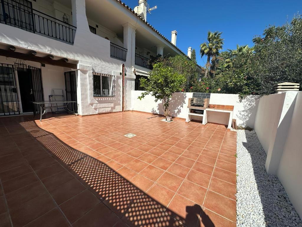 Apartamentos Naranjos Del Sol 马尔韦利亚 外观 照片