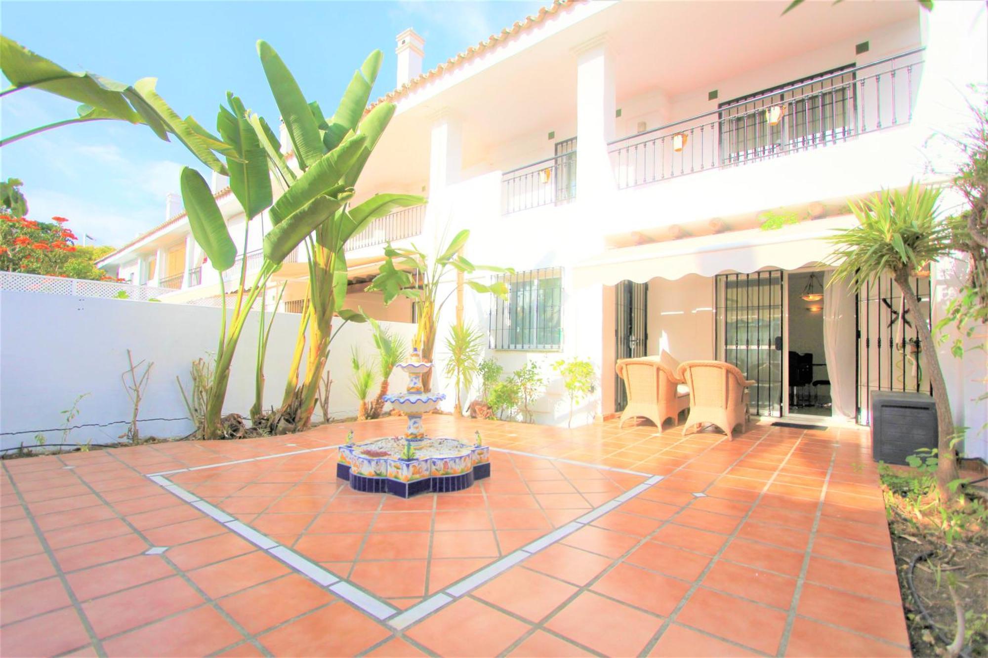 Apartamentos Naranjos Del Sol 马尔韦利亚 外观 照片