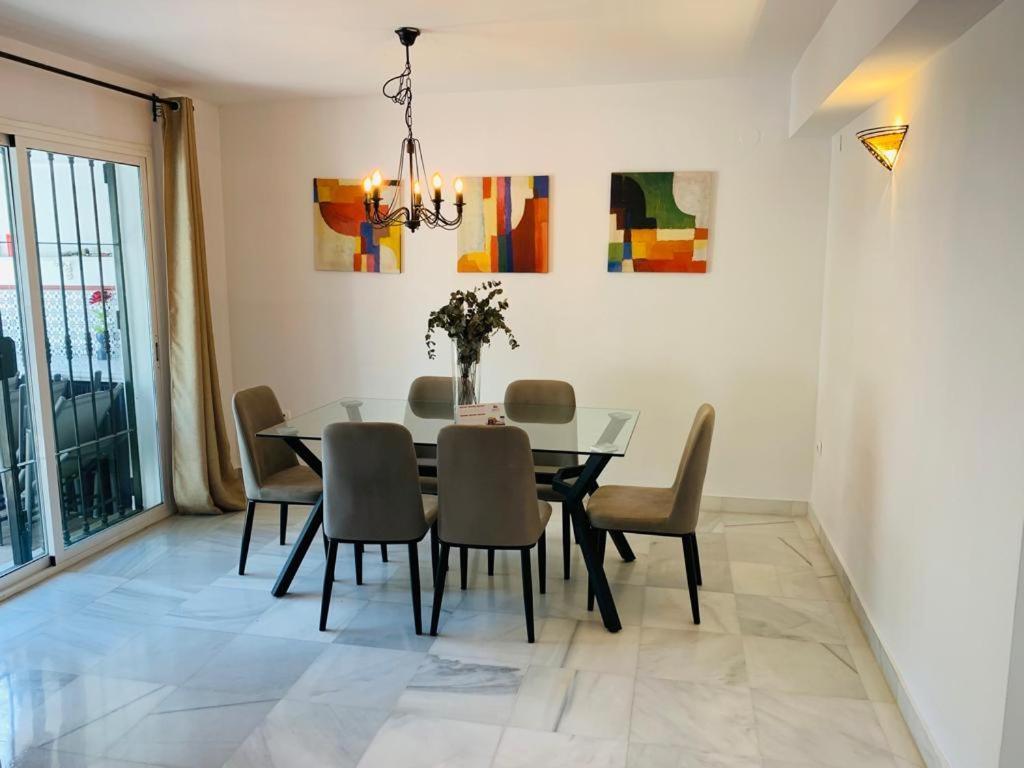 Apartamentos Naranjos Del Sol 马尔韦利亚 外观 照片