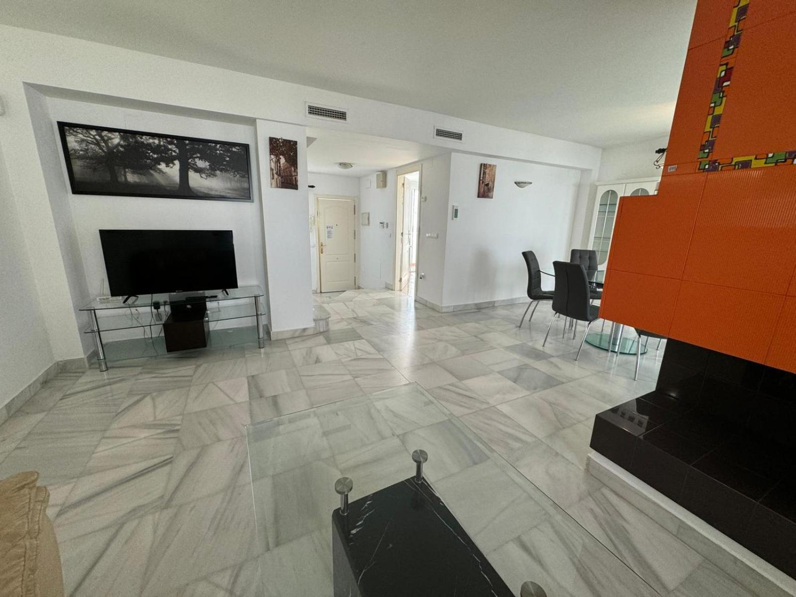 Apartamentos Naranjos Del Sol 马尔韦利亚 外观 照片