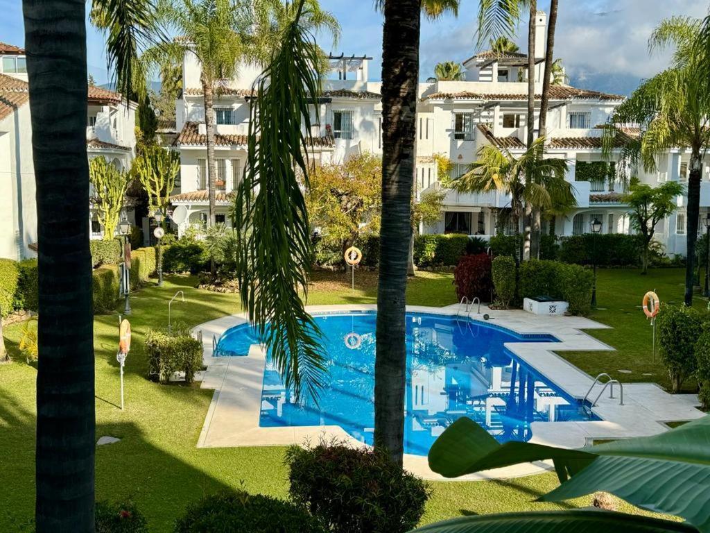 Apartamentos Naranjos Del Sol 马尔韦利亚 外观 照片