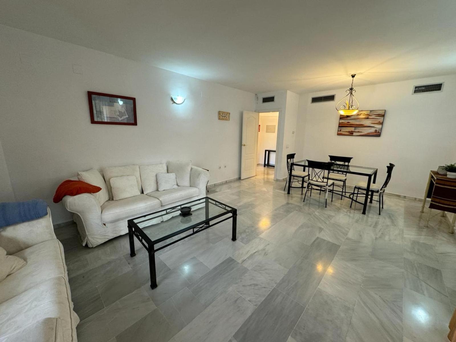 Apartamentos Naranjos Del Sol 马尔韦利亚 外观 照片
