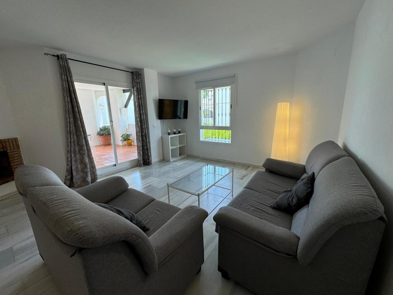 Apartamentos Naranjos Del Sol 马尔韦利亚 外观 照片