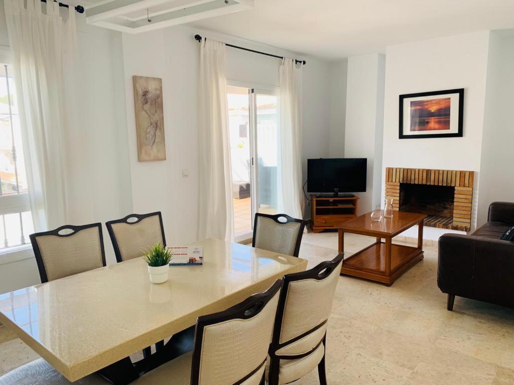 Apartamentos Naranjos Del Sol 马尔韦利亚 外观 照片